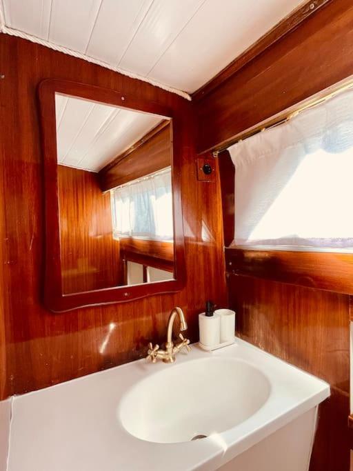 Vintage Classic 70S Boat! Hotel Sant Adria de Besos Exterior foto